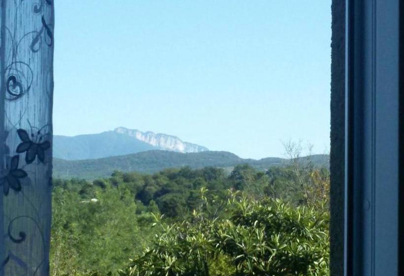 پانسیون Lakeside Green Balcony Home