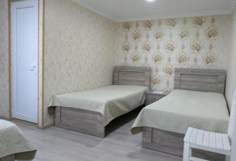 پانسیون Lakeside Green Balcony Home