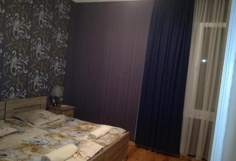 پانسیون Lakeside Green Balcony Home