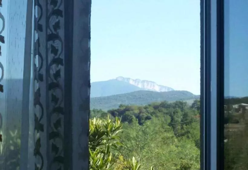 پانسیون Lakeside Green Balcony Home