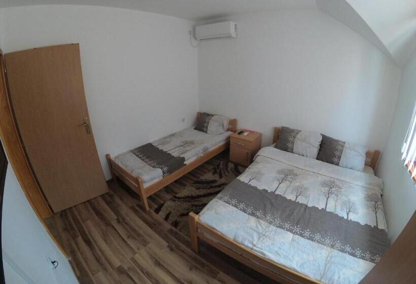 پانسیون Apartment And Rooms Konak
