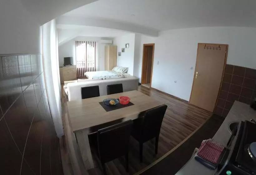 پانسیون Apartment And Rooms Konak