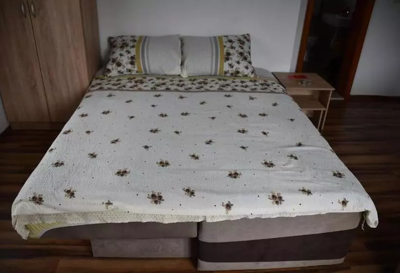 پانسیون Apartment And Rooms Konak