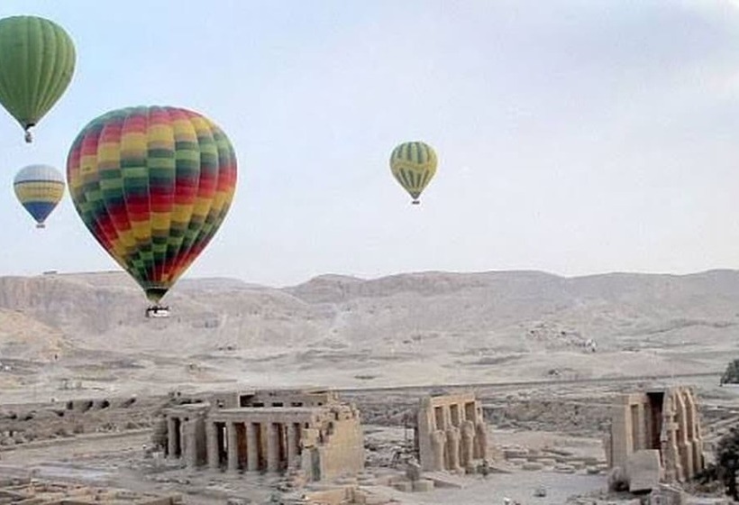 پانسیون Jewel Howard Carter