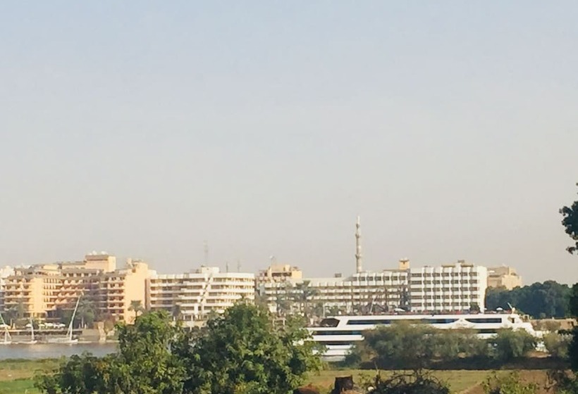 پانسیون Jewel Howard Carter