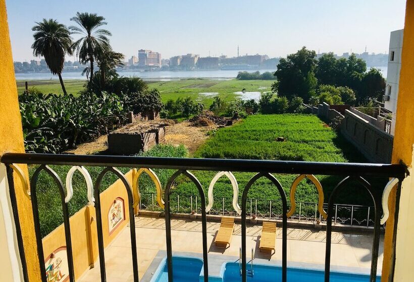 پانسیون Jewel Howard Carter