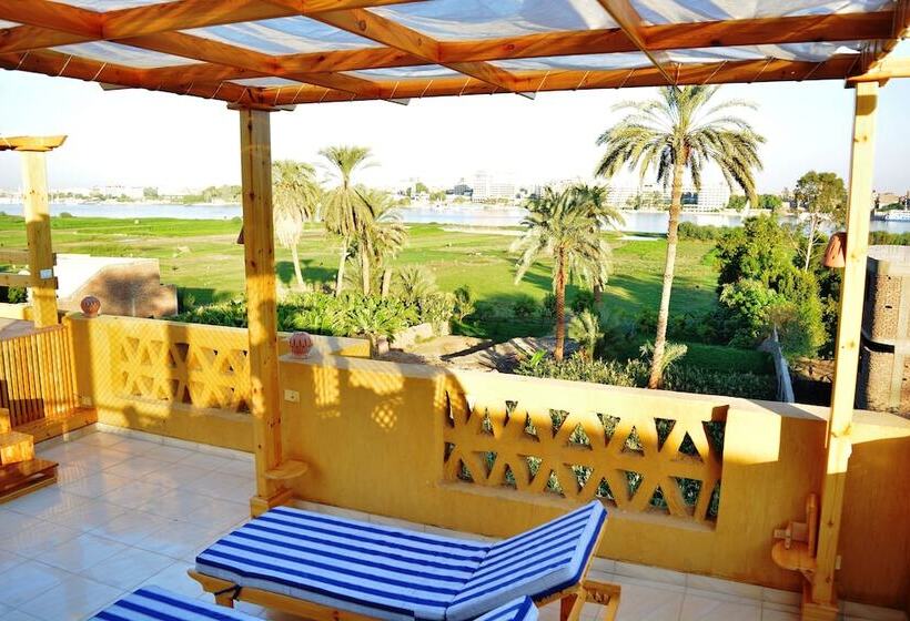 پانسیون Jewel Howard Carter