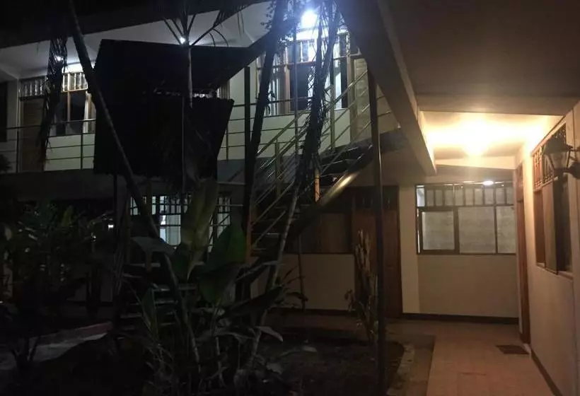 ユースホステル Hostal La Cueva Moyobamba