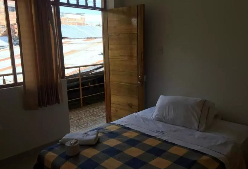 ユースホステル Hostal La Cueva Moyobamba