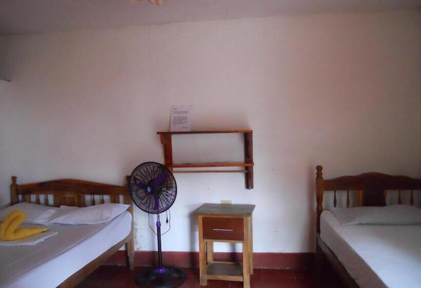 פנסיון Beach Hostal Oasis