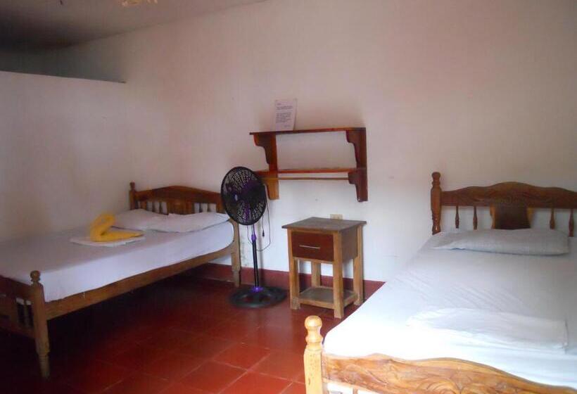 פנסיון Beach Hostal Oasis