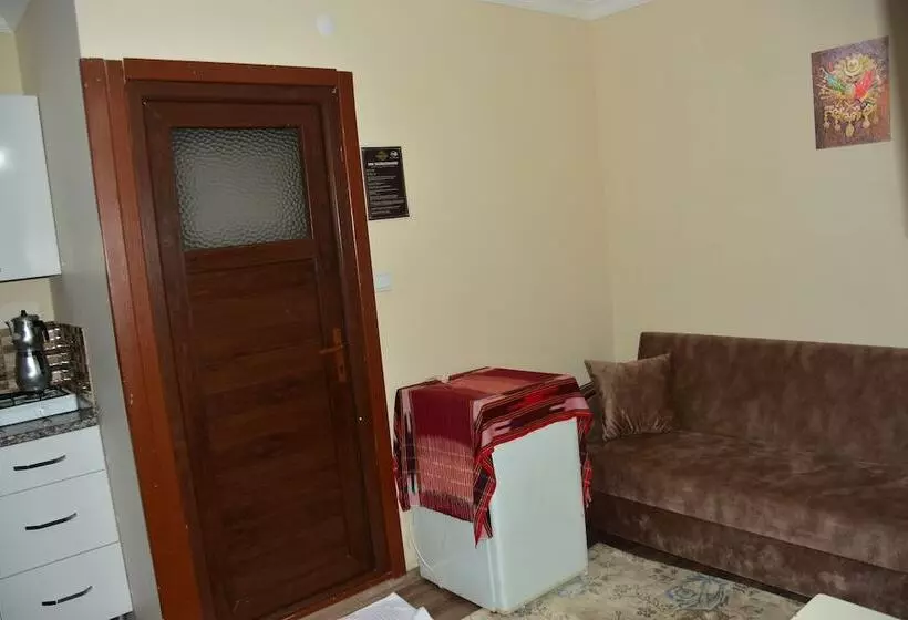 Maneviga Cafe & Apart