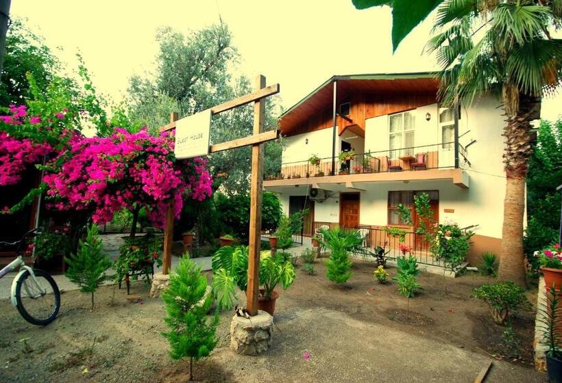 پانسیون Cemils Guest House