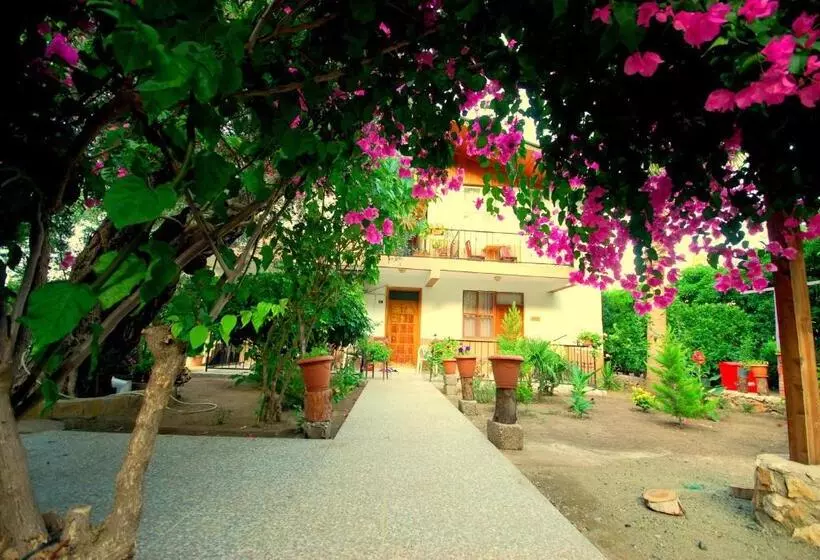 Majatalo Cemils Guest House