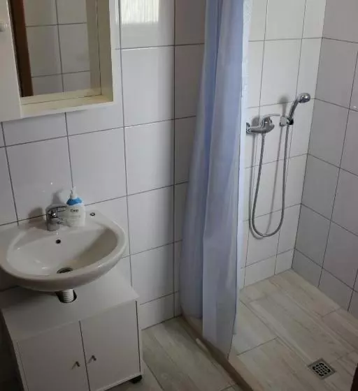 پانسیون Guest House Put