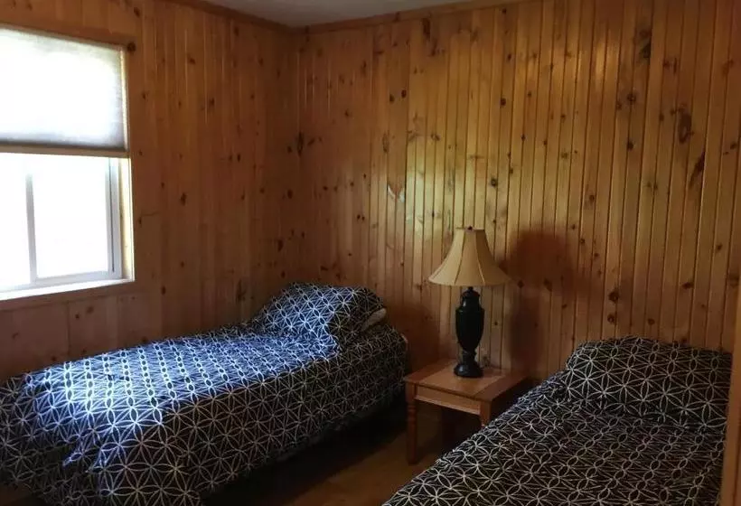 Lomakeskus Merland Park Cottages And Motel