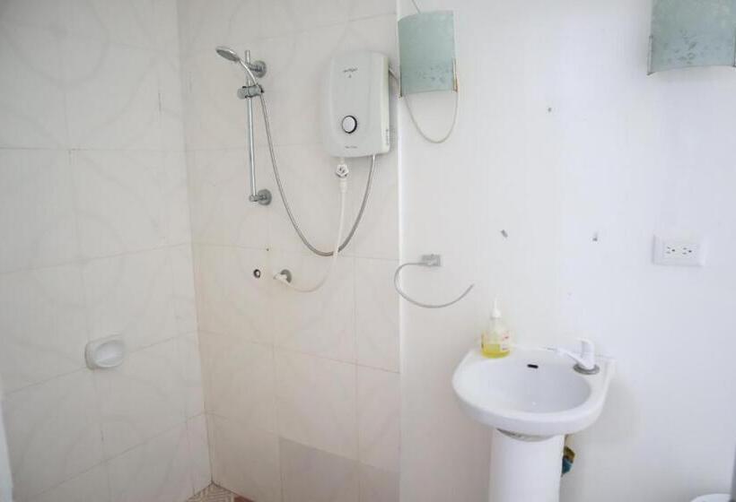 旅馆 Ice Bear Bar & Tourist Inn