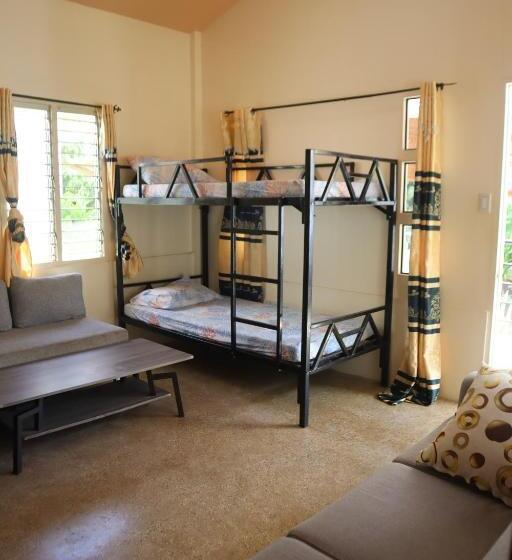 旅馆 Ice Bear Bar & Tourist Inn