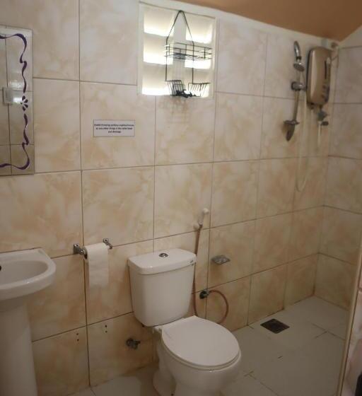 旅馆 Ice Bear Bar & Tourist Inn