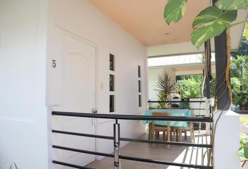 旅馆 Ice Bear Bar & Tourist Inn