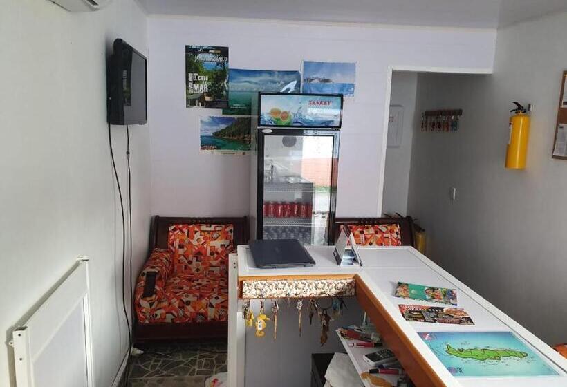 پانسیون Victoria S Gennie Bay Village Hostal