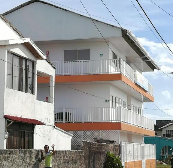 پانسیون Victoria S Gennie Bay Village Hostal