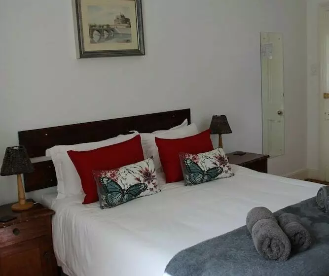 Majatalo Petal S Place