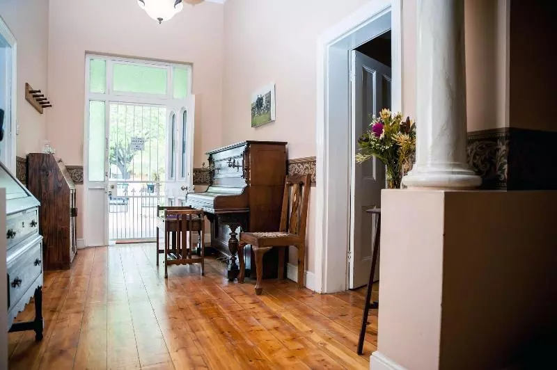 Majatalo Petal S Place