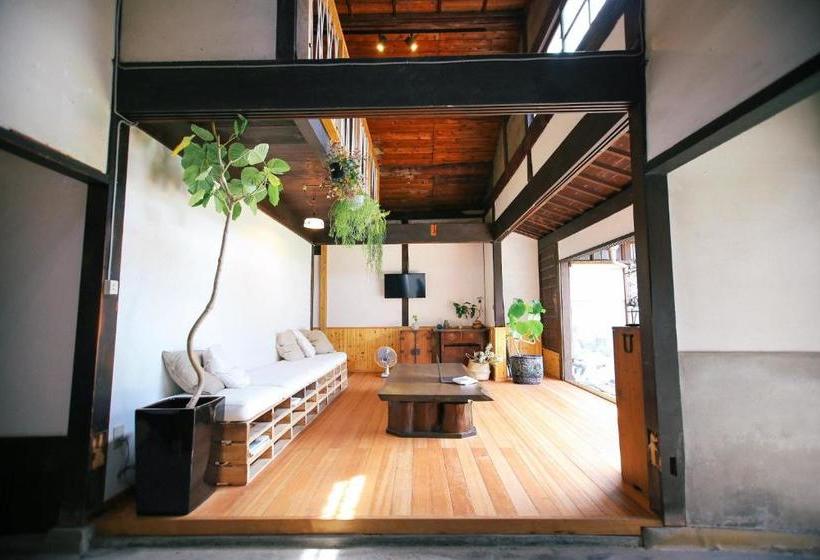 פנסיון The Cue