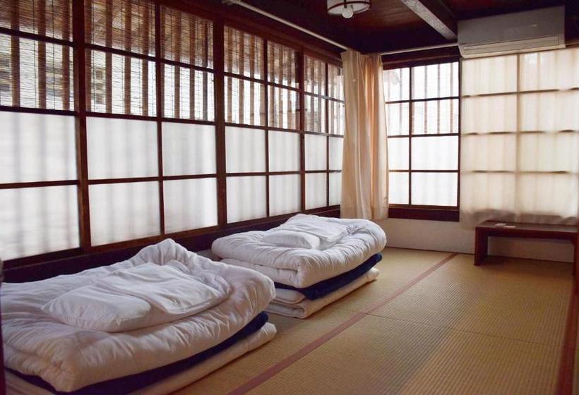 פנסיון The Cue