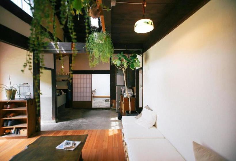 פנסיון The Cue