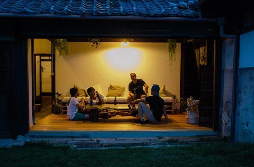 פנסיון The Cue