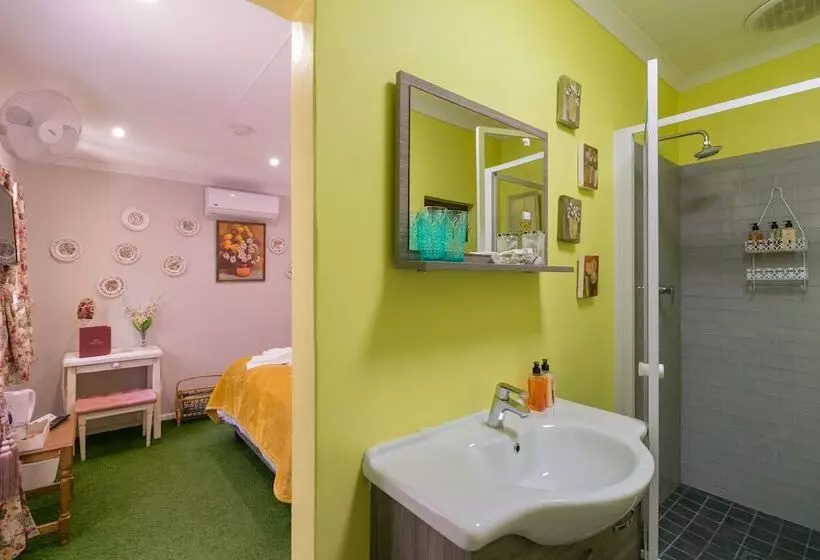 Majatalo Betty S Boutique