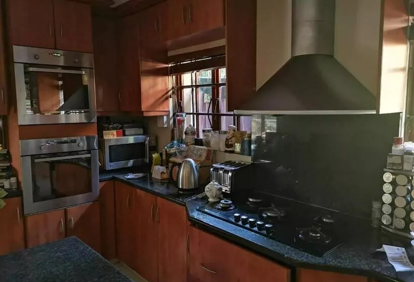 Majatalo Ekhaya Guest House