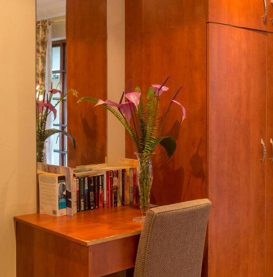 פנסיון Ekhaya Guest House