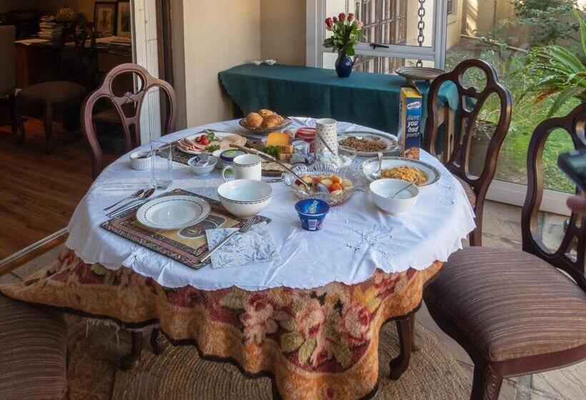 פנסיון Ekhaya Guest House