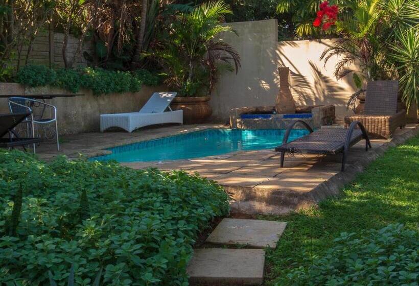 פנסיון Ekhaya Guest House