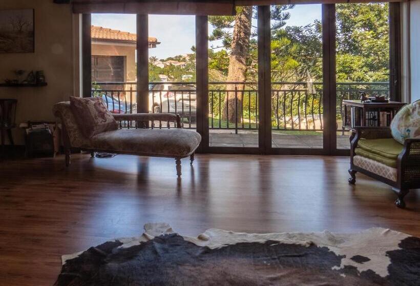 פנסיון Ekhaya Guest House