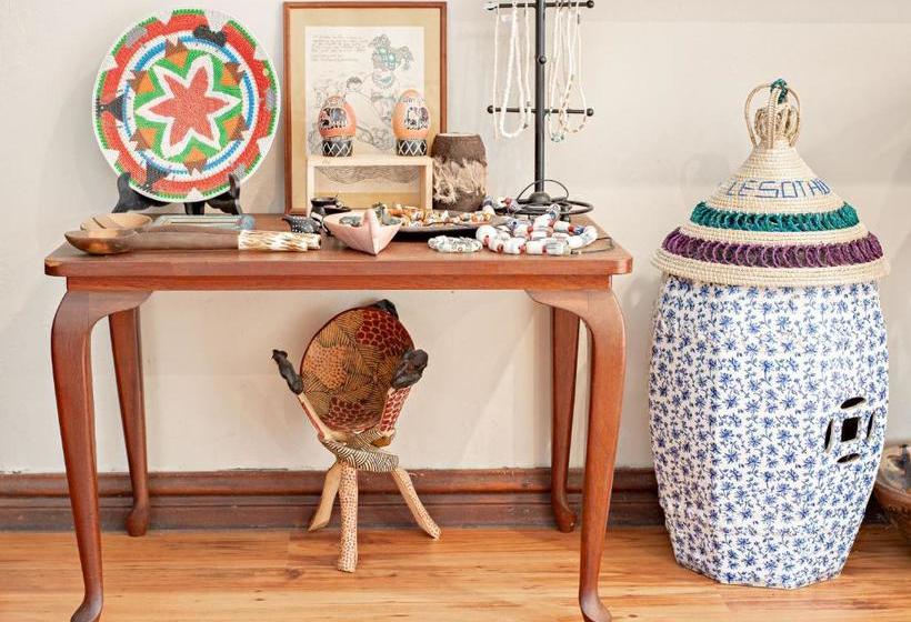 פנסיון Ekhaya Guest House