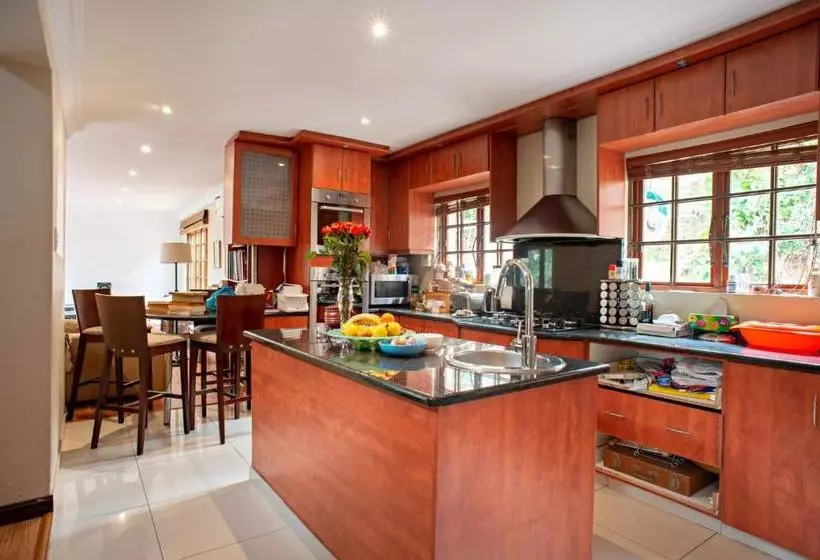 Majatalo Ekhaya Guest House