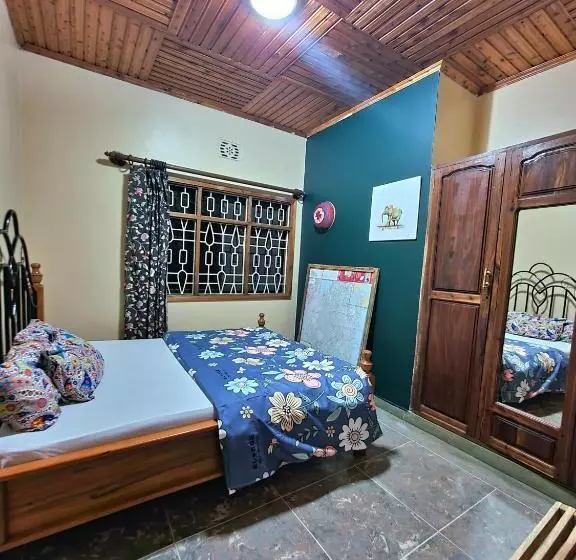 پانسیون Mazzola Safari House & Backpacking