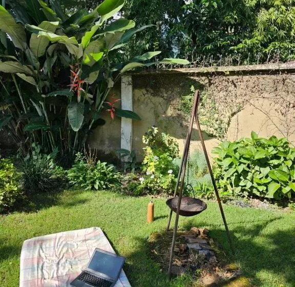 پانسیون Mazzola Safari House & Backpacking