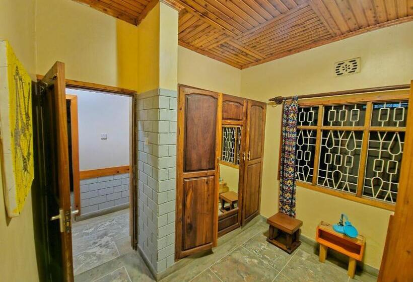 펜션 Mazzola Safari House & Backpacking