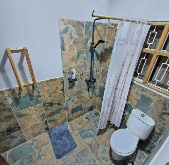 پانسیون Mazzola Safari House & Backpacking