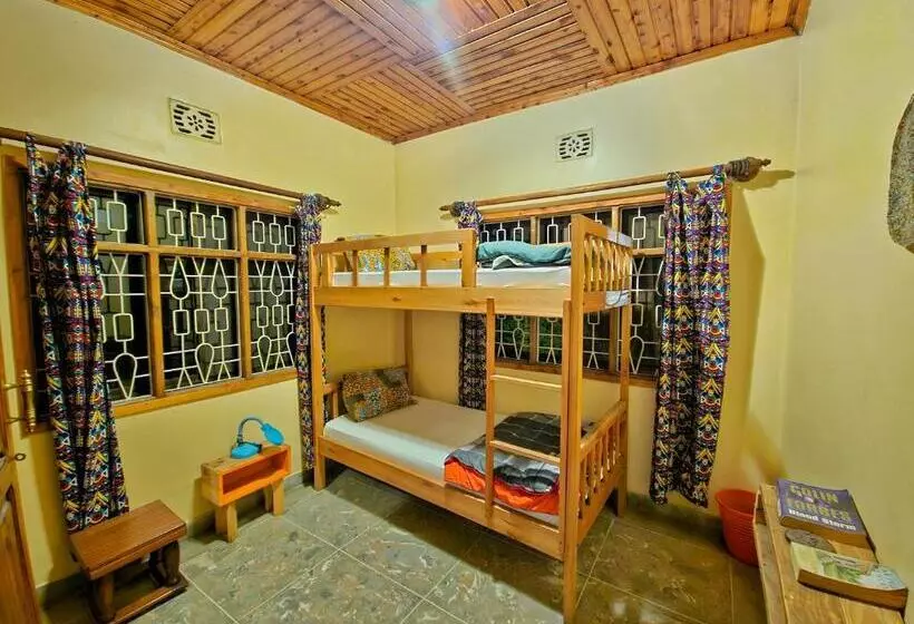 پانسیون Mazzola Safari House & Backpacking