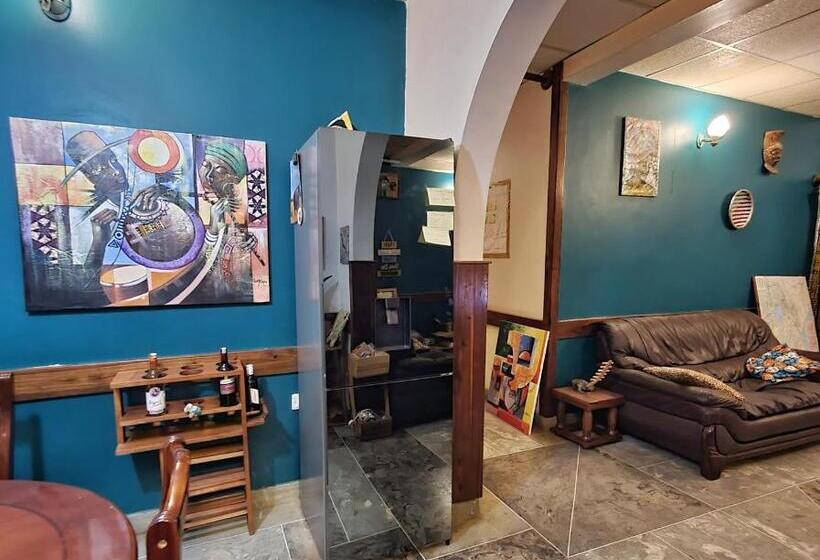 펜션 Mazzola Safari House & Backpacking