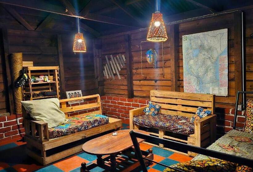 펜션 Mazzola Safari House & Backpacking