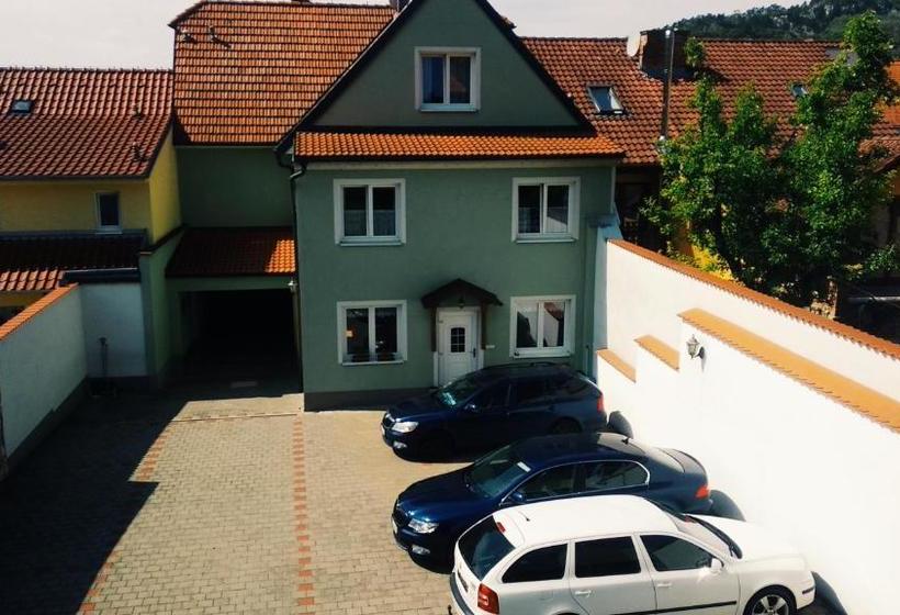 פנסיון Pod Vinicí