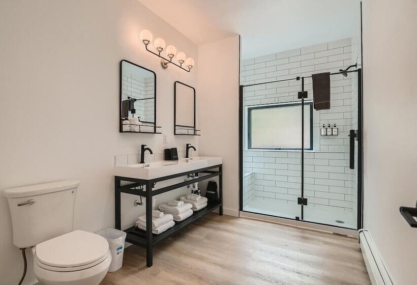 فندق على الطريق Uplift Inn