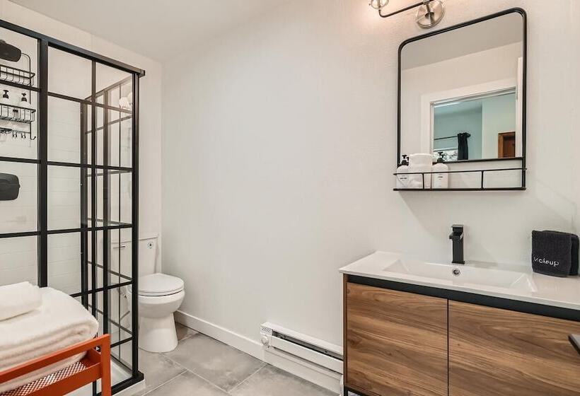 فندق على الطريق Uplift Inn